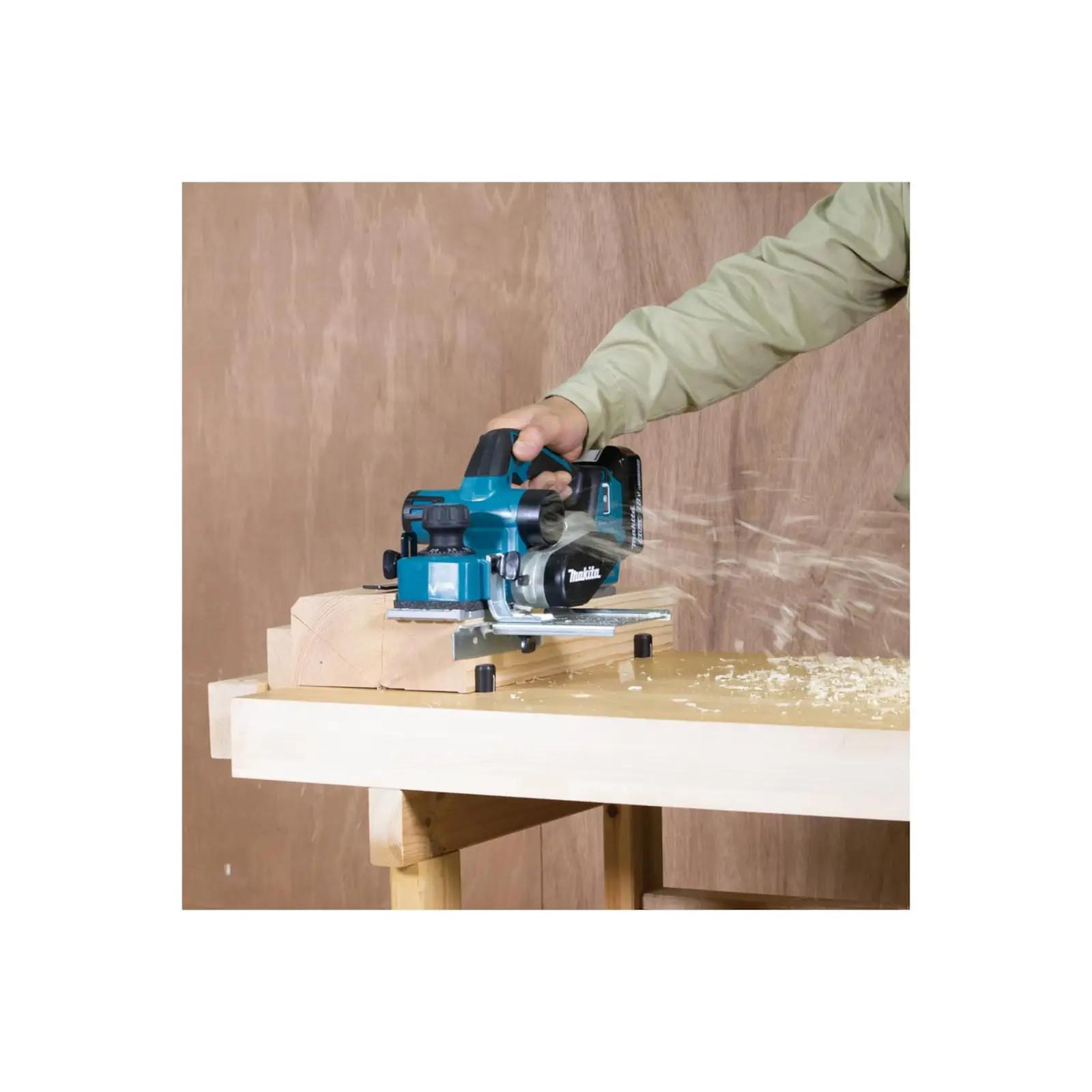 Makita vastupidav aku-hobel 82 mm — täpne siledus – kasutusnäide