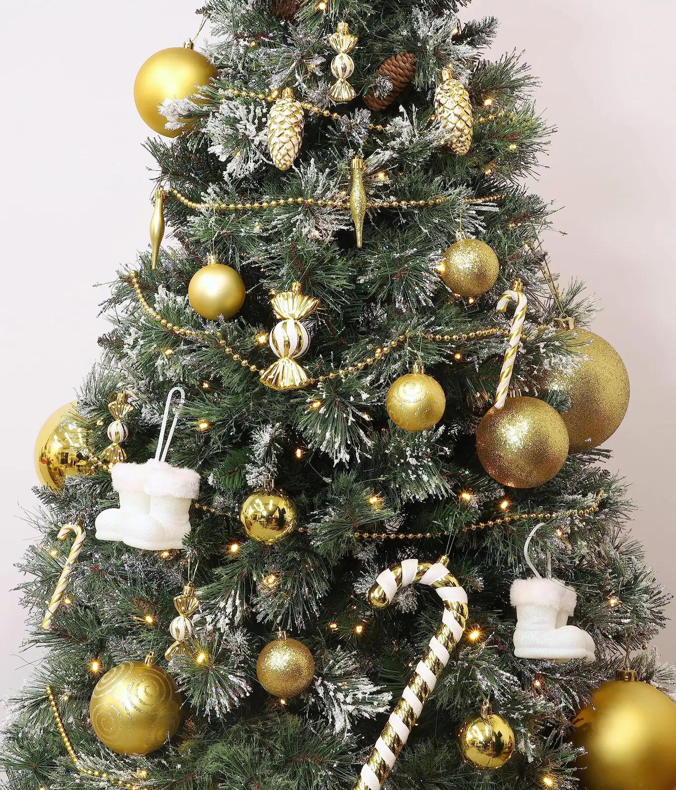Christmas Concepts elegantne 100 mm kuldne jõulukuulide komplekt – kasutusnäide