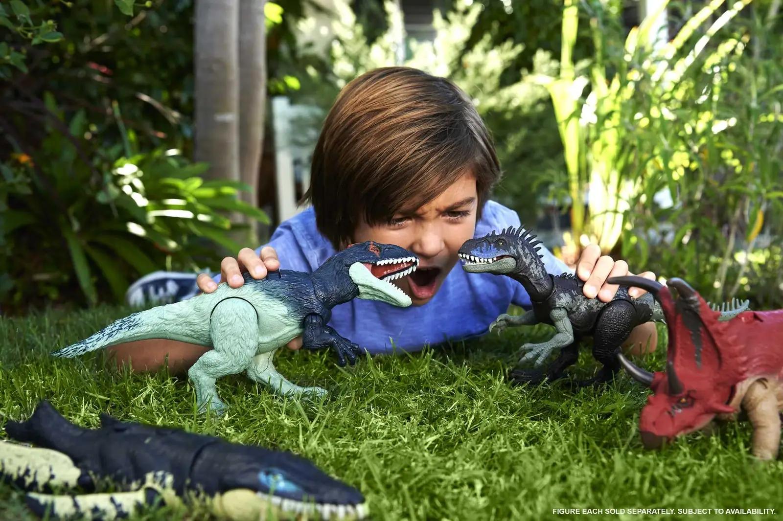Mattel plastist mängudinosauruse ripats charm — heli ja liikumine – detailne vaade
