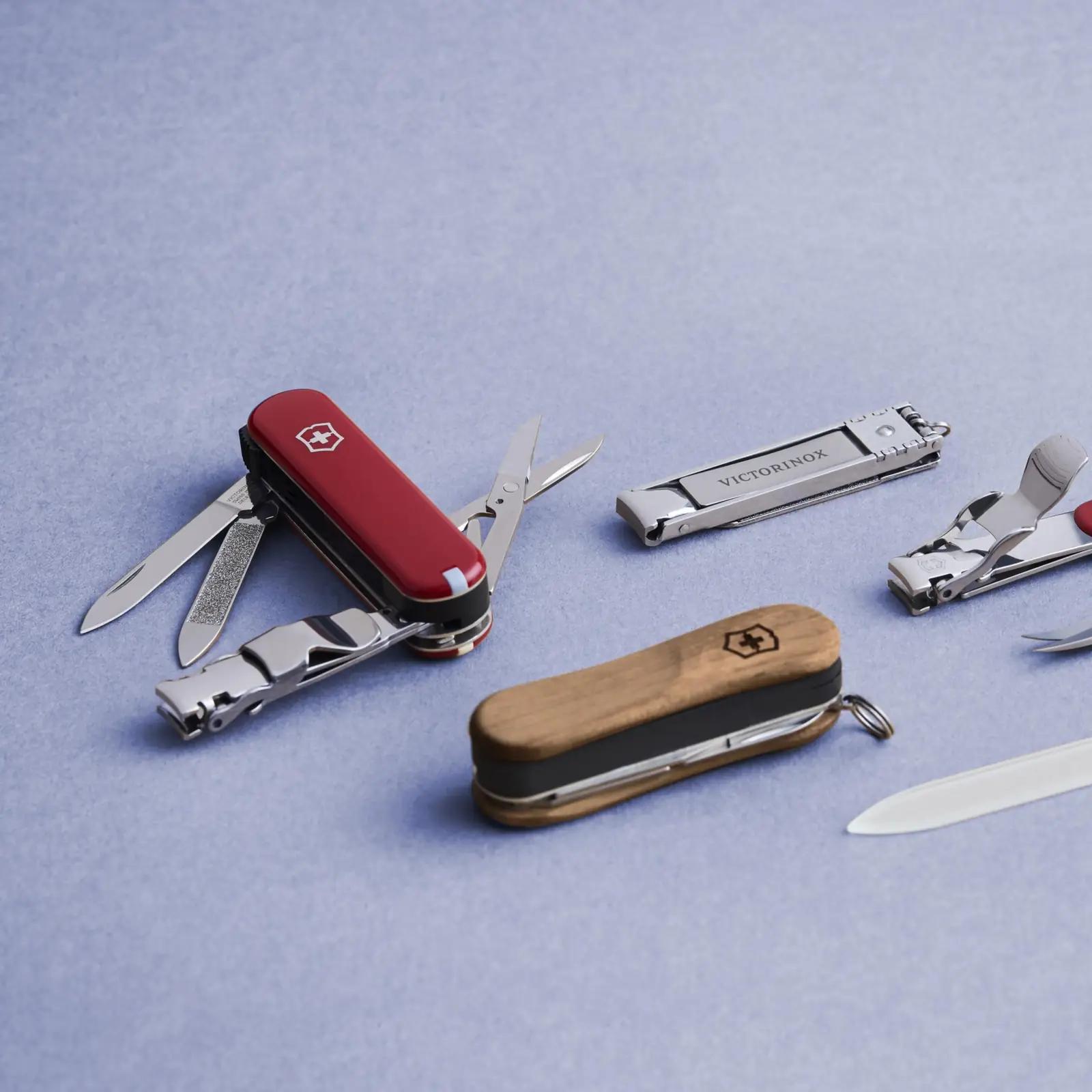 Victorinox puidust maniküüritööriist – vastupidav ripats charm – kasutusnäide