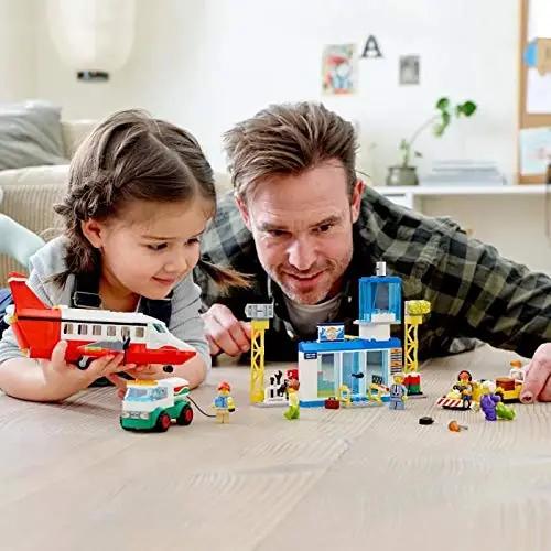 LEGO City lennujaama komplekt — mänguline ehituskingitus lapsele – detailne vaade