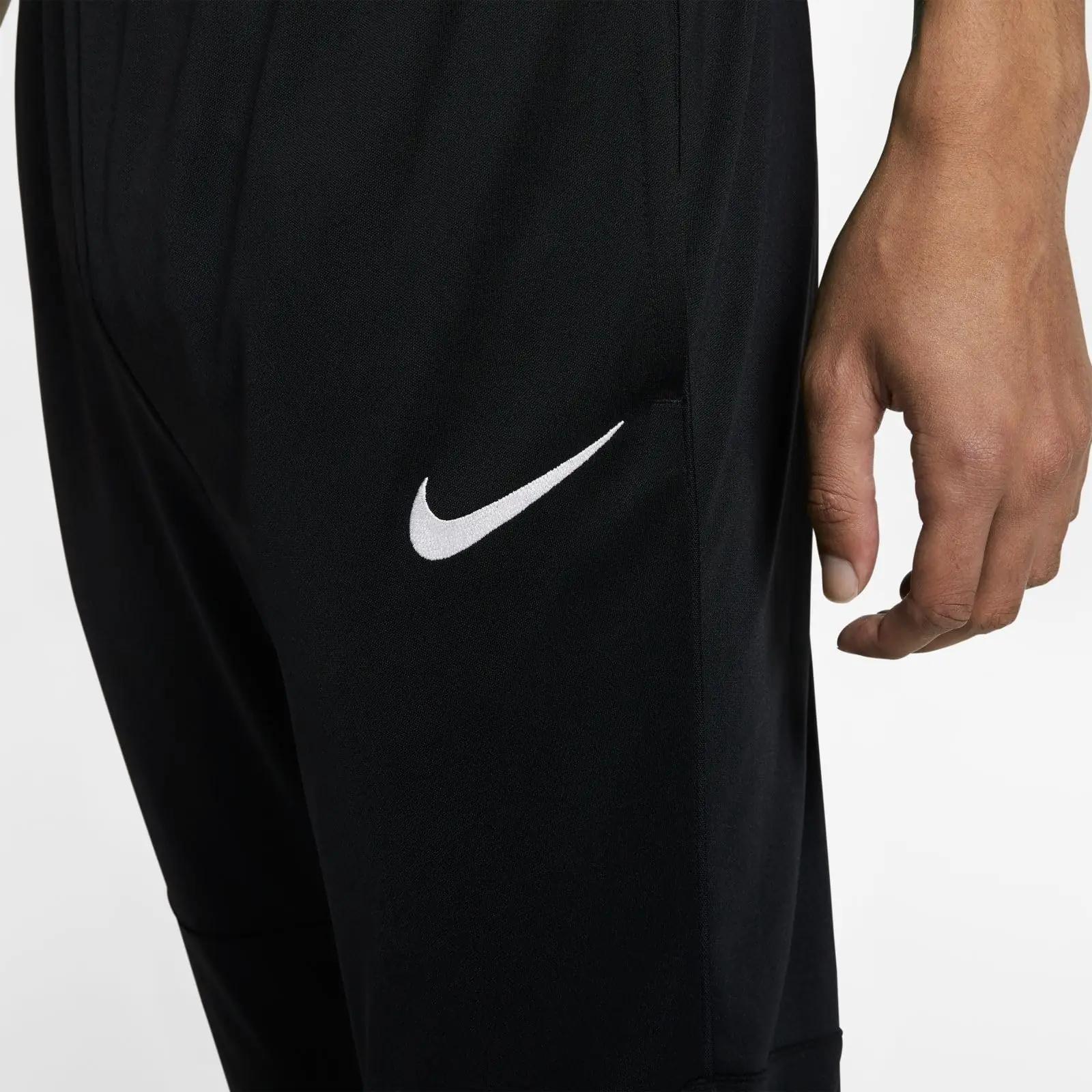 NIKE Dry Park 20 spordipüksid – hingav polüester ja mugavus – kasutusnäide