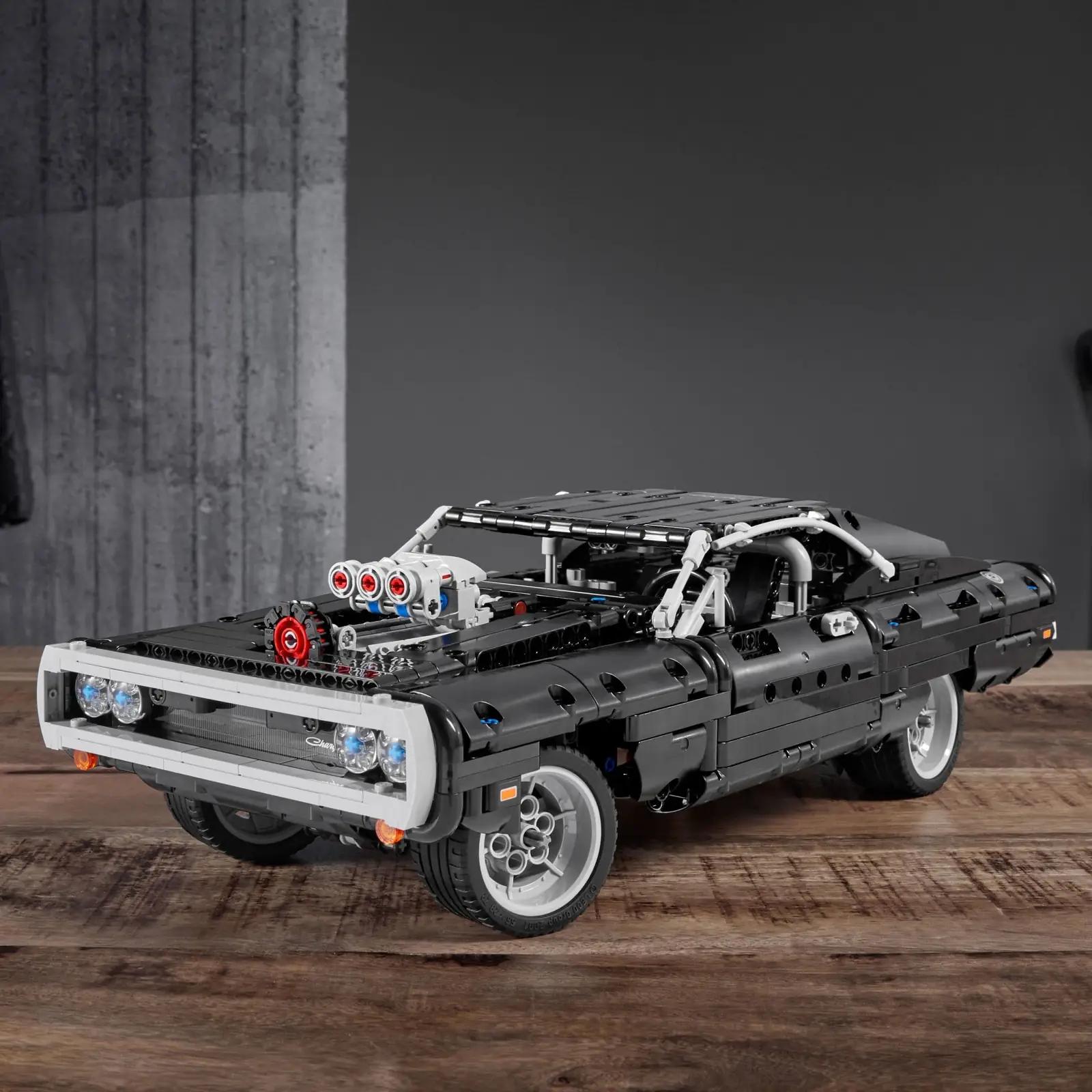 LEGO Technic Dodge Charger — detailne mudel ja kogumisese – kasutusnäide