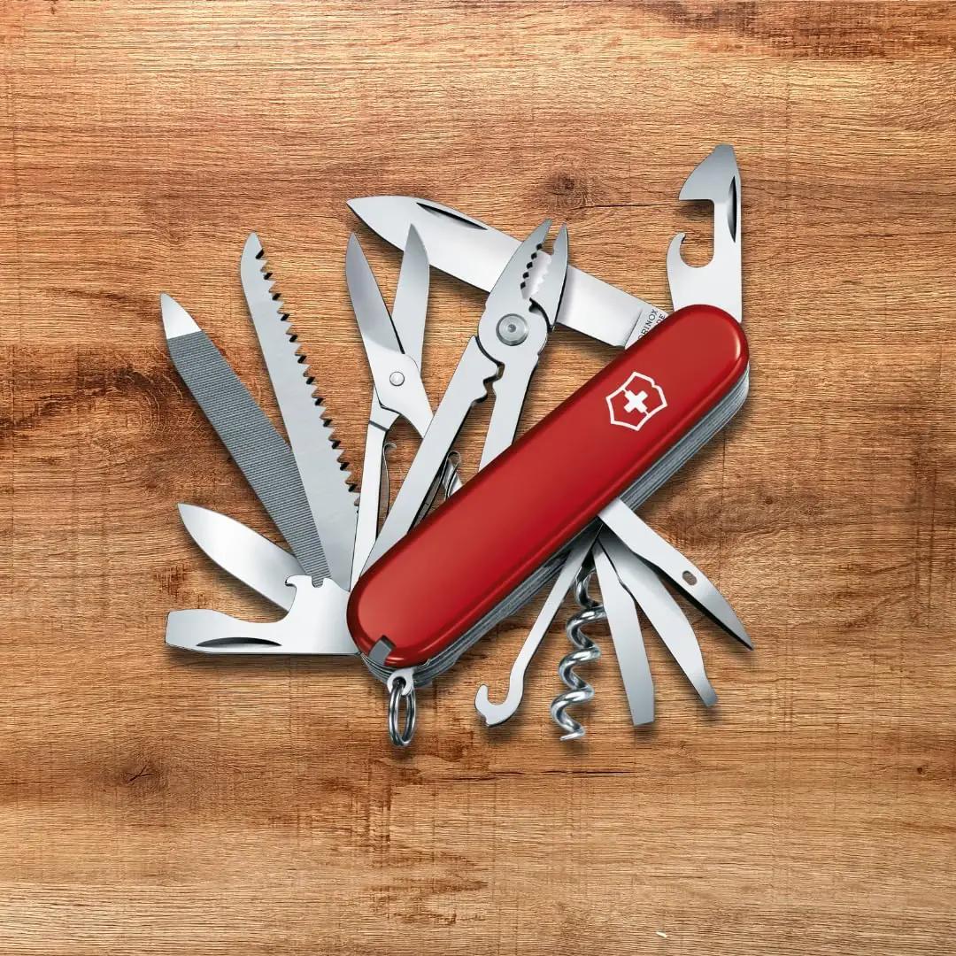 Victorinox 1.3773 noad ja tööriistad – detailne lähivaade