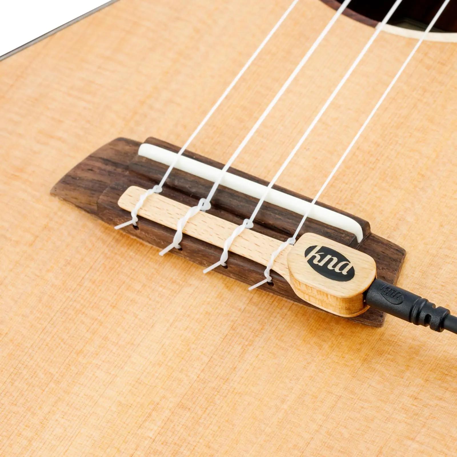 KNA ukulele piezo‑ripats naturaalsest plastikust — täpne heli – kasutusnäide