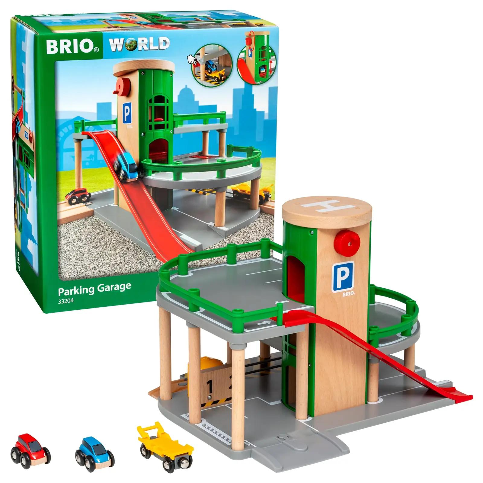 BRIO puidust parkla ja tee- ning raudteekomplekt lapse mänguks