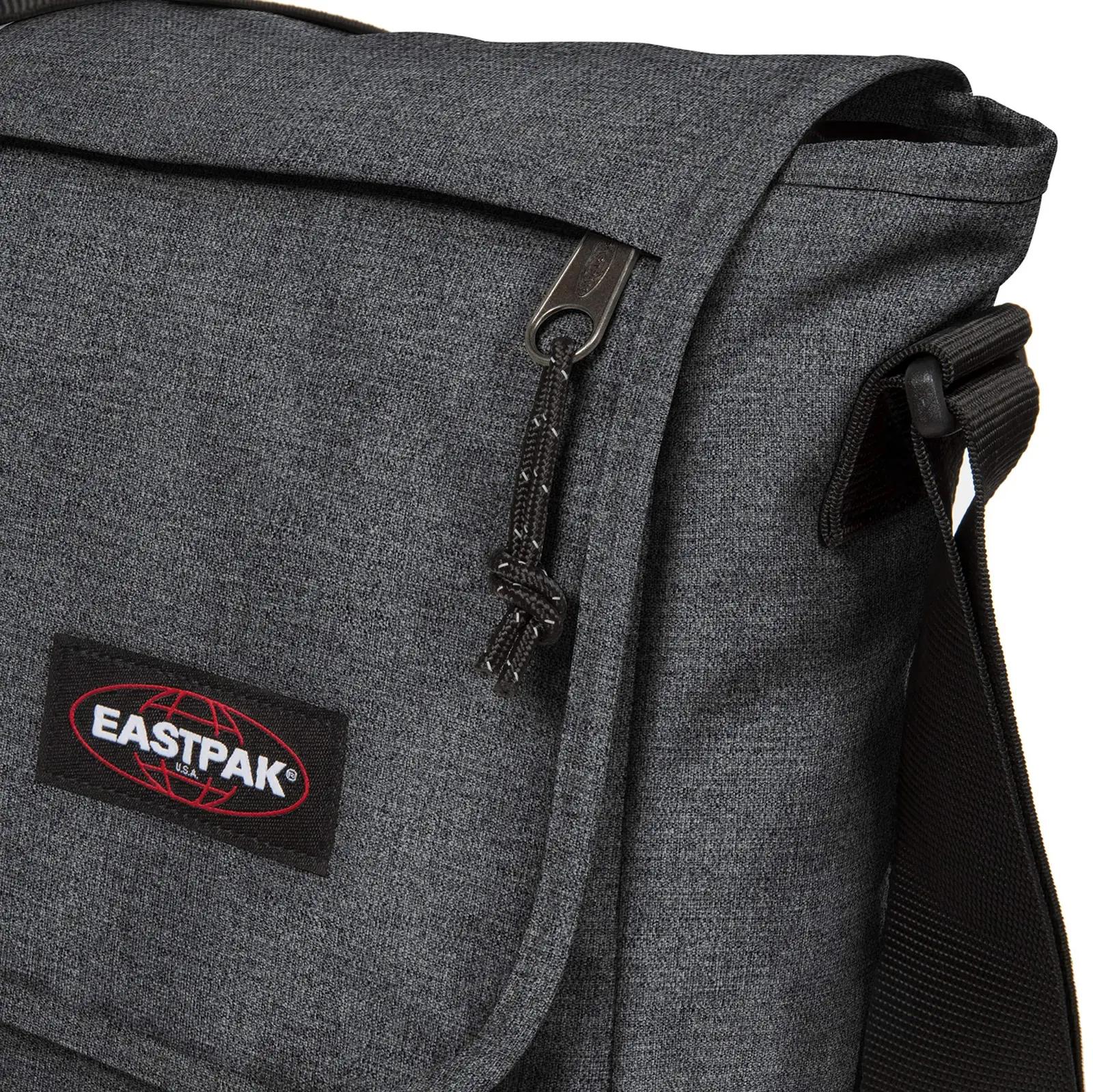 EASTPAK vastupidav põlvekott 20 L — must denim, igapäevaks – kasutusnäide