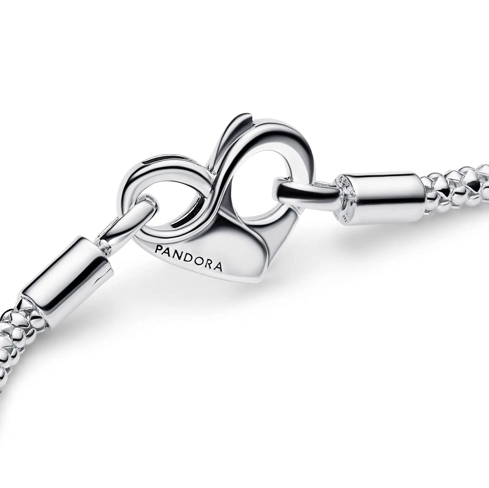 PANDORA sterlinghõbe käevõru Infinity südamega – elegantne 19cm – kasutusnäide