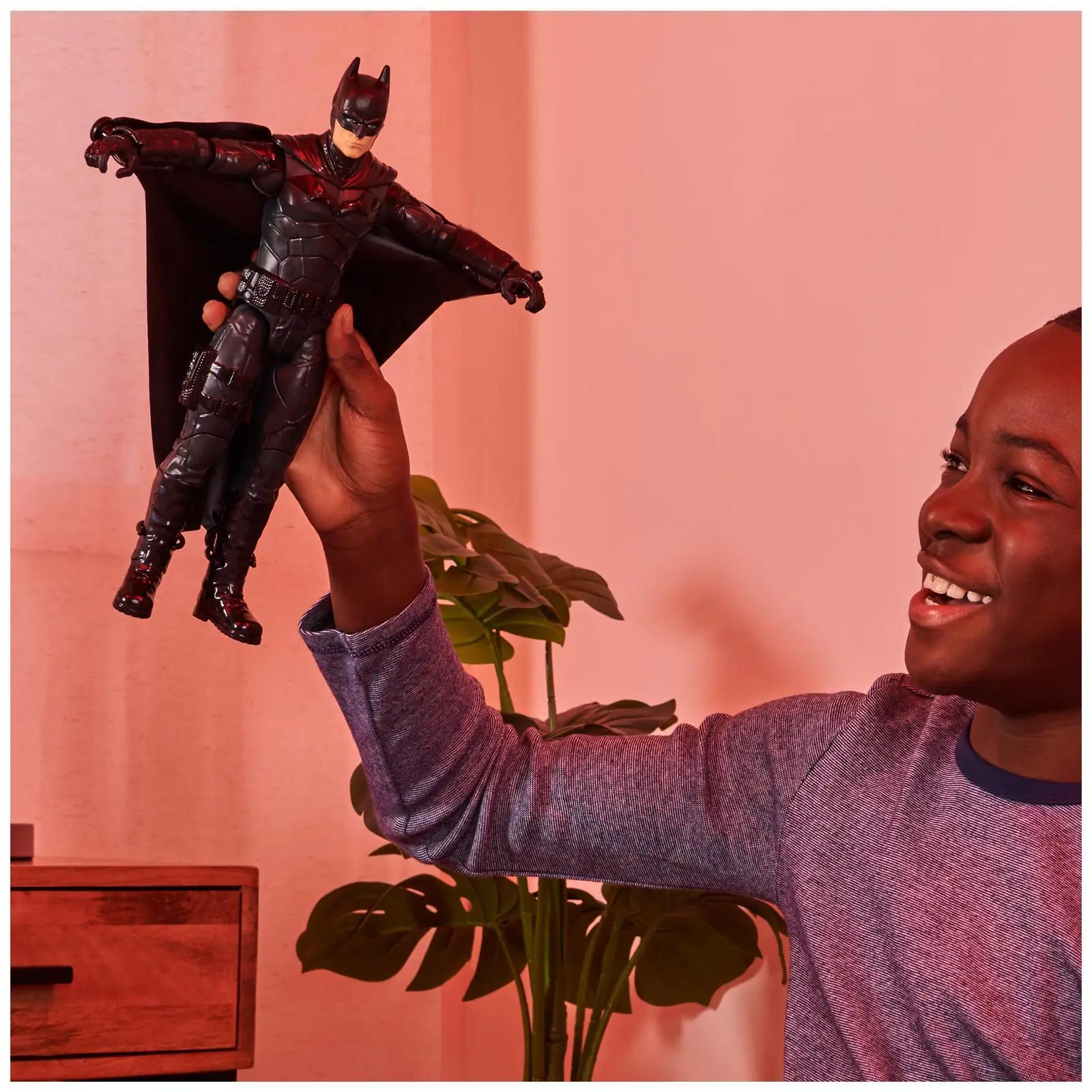 DC Comics Batman 30 cm figuur — filmilik kollektsioonikingitus – pakend ja tarvikud