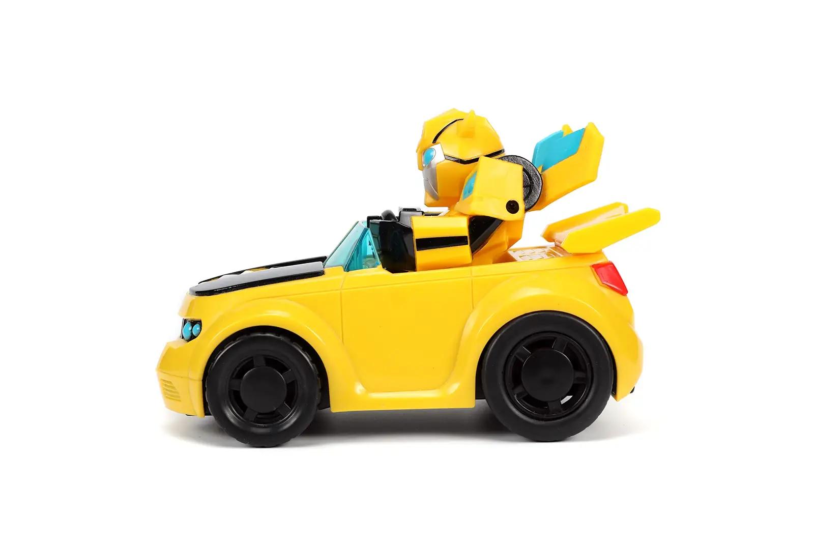 Jada plastmassist RC-auto Bumblebee – mängu ja kingiidee – kasutusnäide