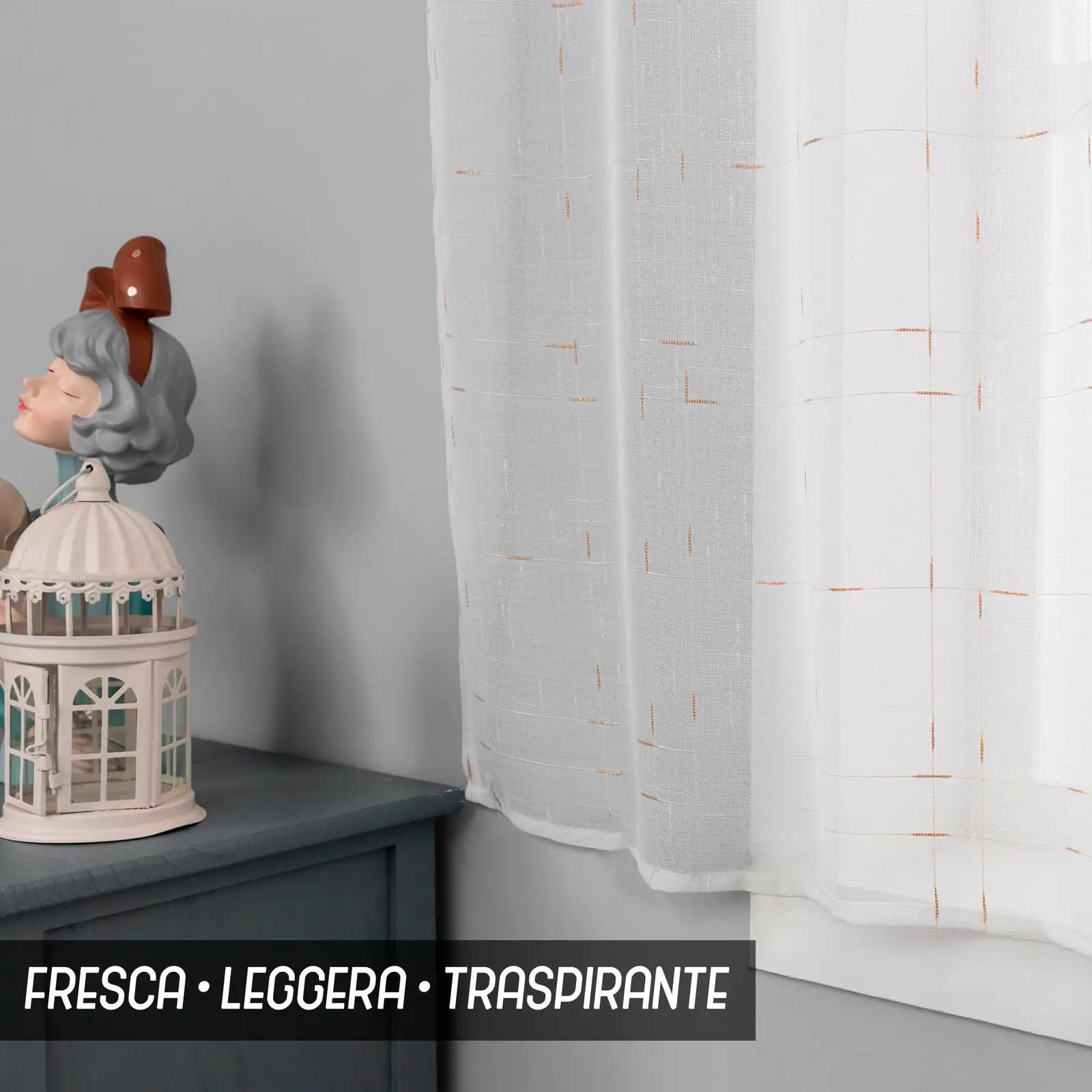 GIRASOLE HOME kuldse tikandiga poolläbipaistev kardin 70×150 – kasutusnäide