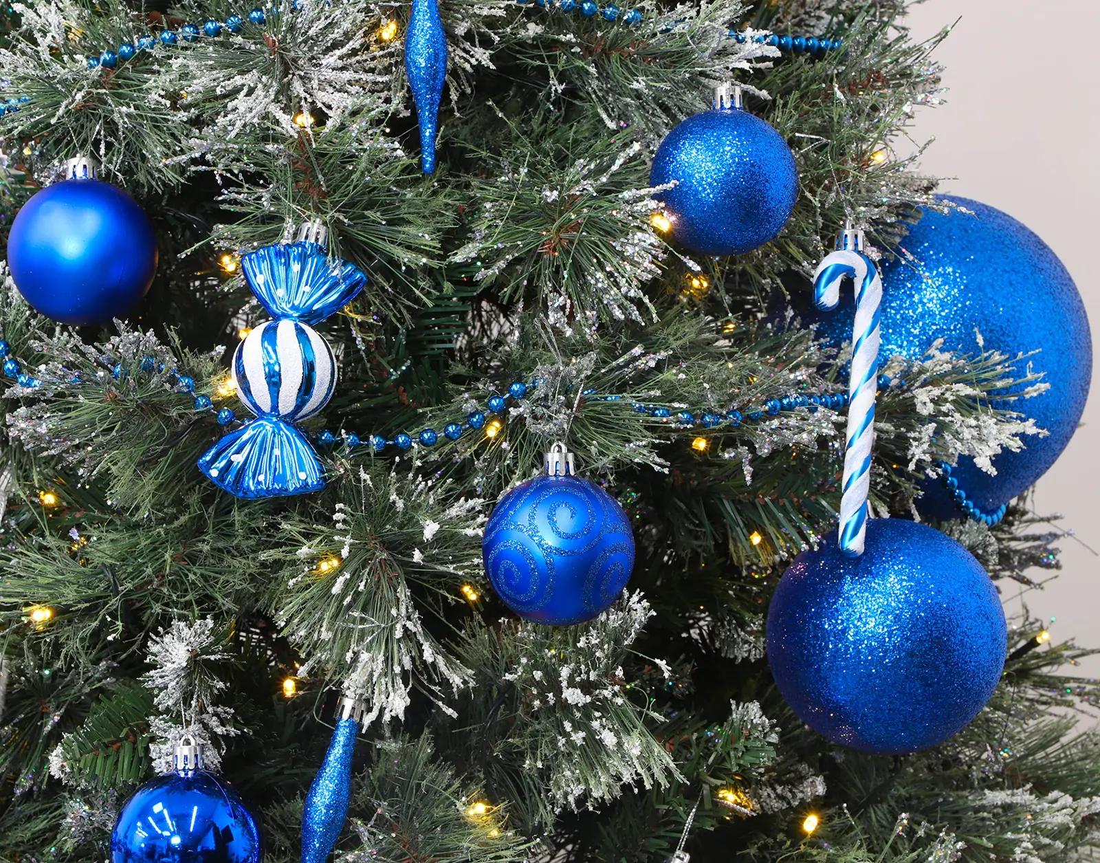 Christmas Concepts sinine purunemiskindel kuuseehe – hõbe – kasutusnäide