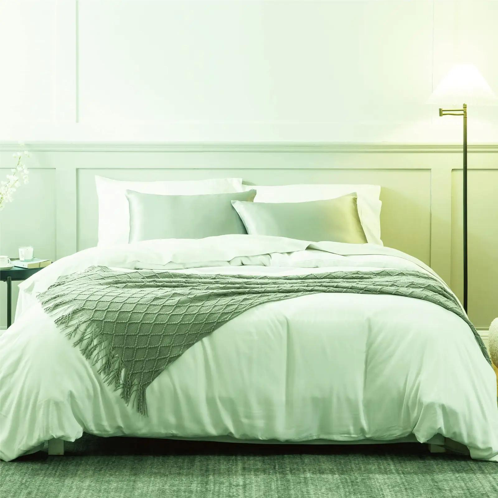 Juwenin Home silk-plws padjapüürid – detailne lähivaade