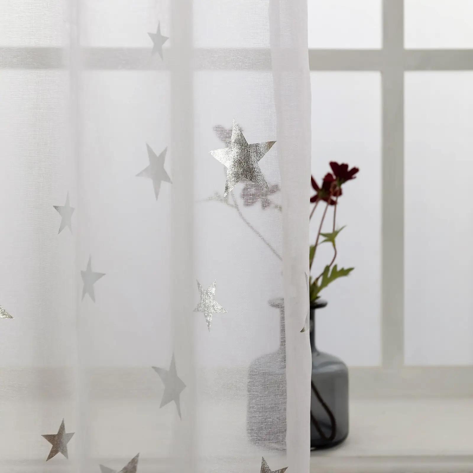 GIRASOLE HOME valged voile-kardinad tähtmustriga – kasutusnäide
