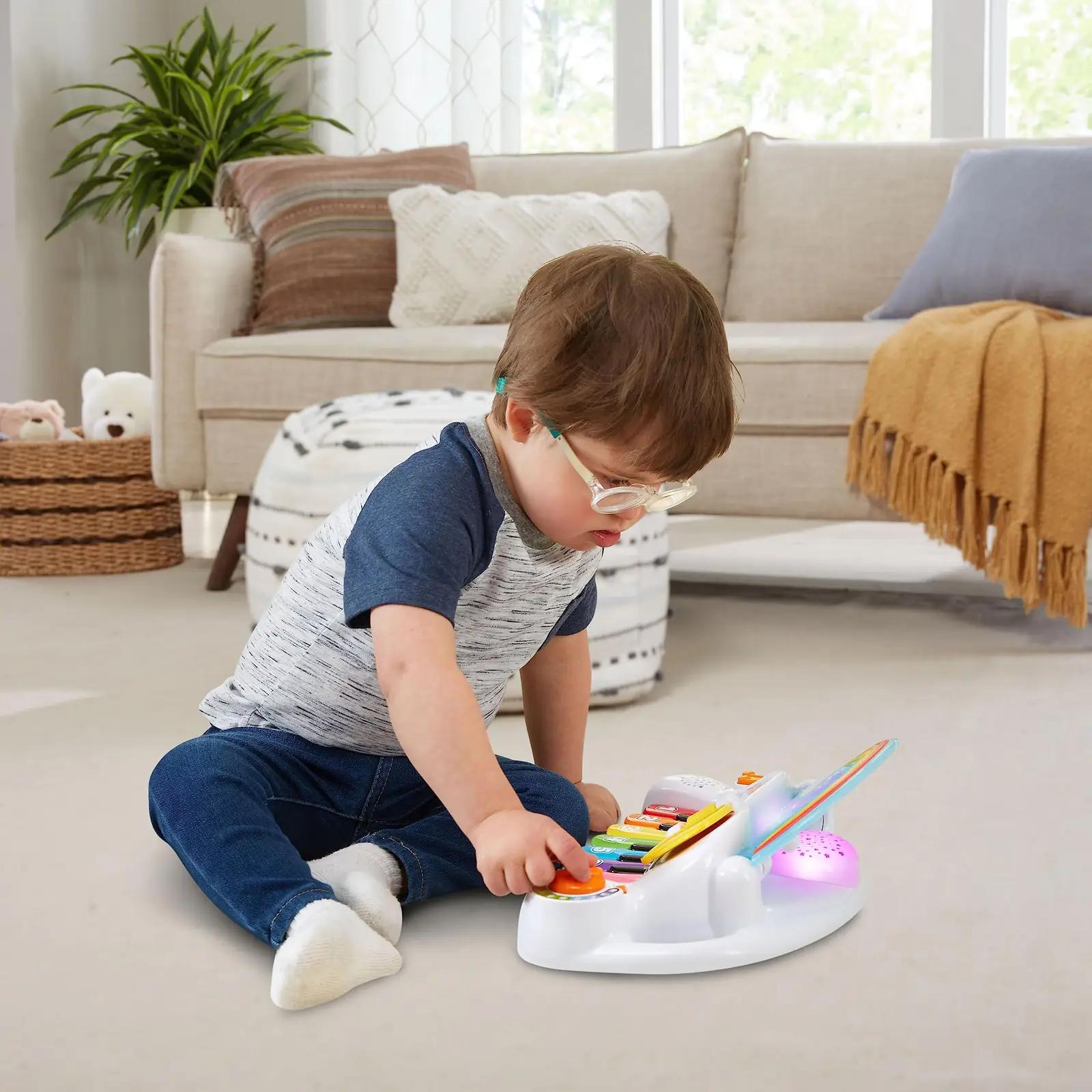 Vtech värvikas plastikust klaver lastele – õppiv mänguasi – kasutusnäide