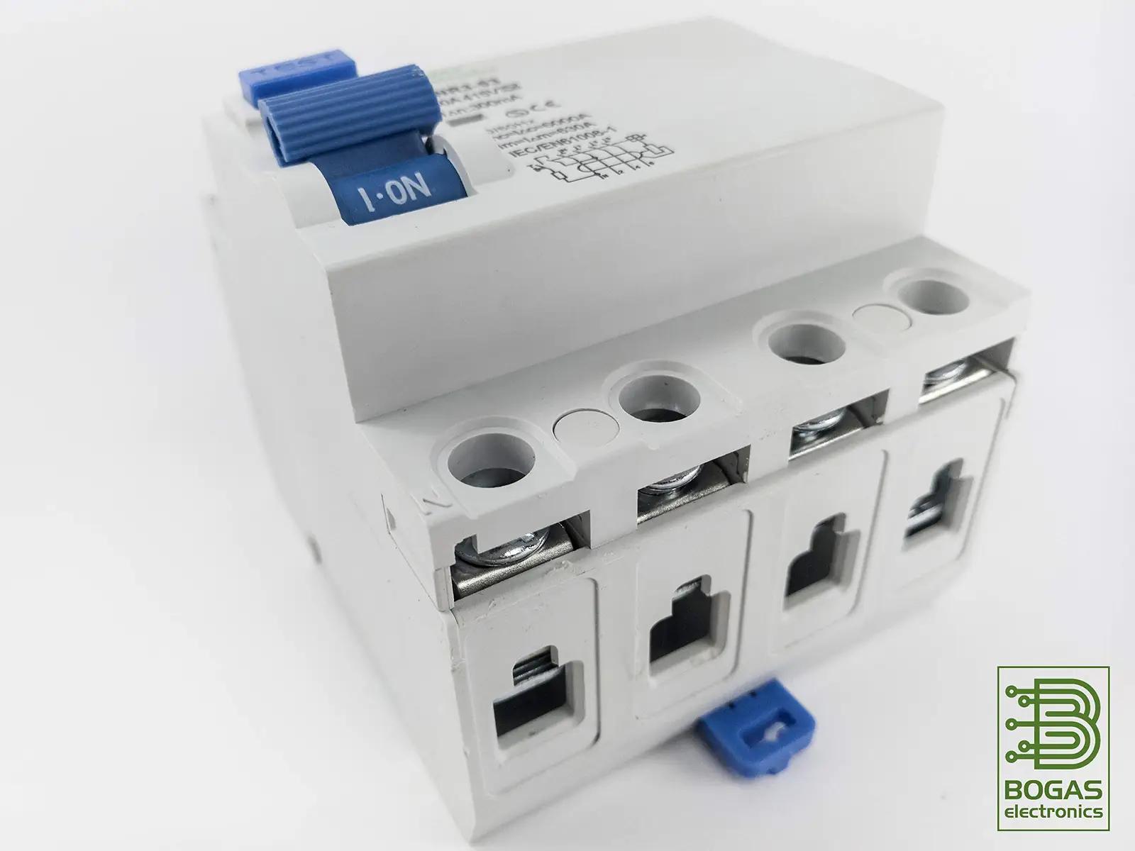 BOGAS ELECTRONICS metallist FI-rikkevoolukaitse 40A, 4P – pakend ja tarvikud