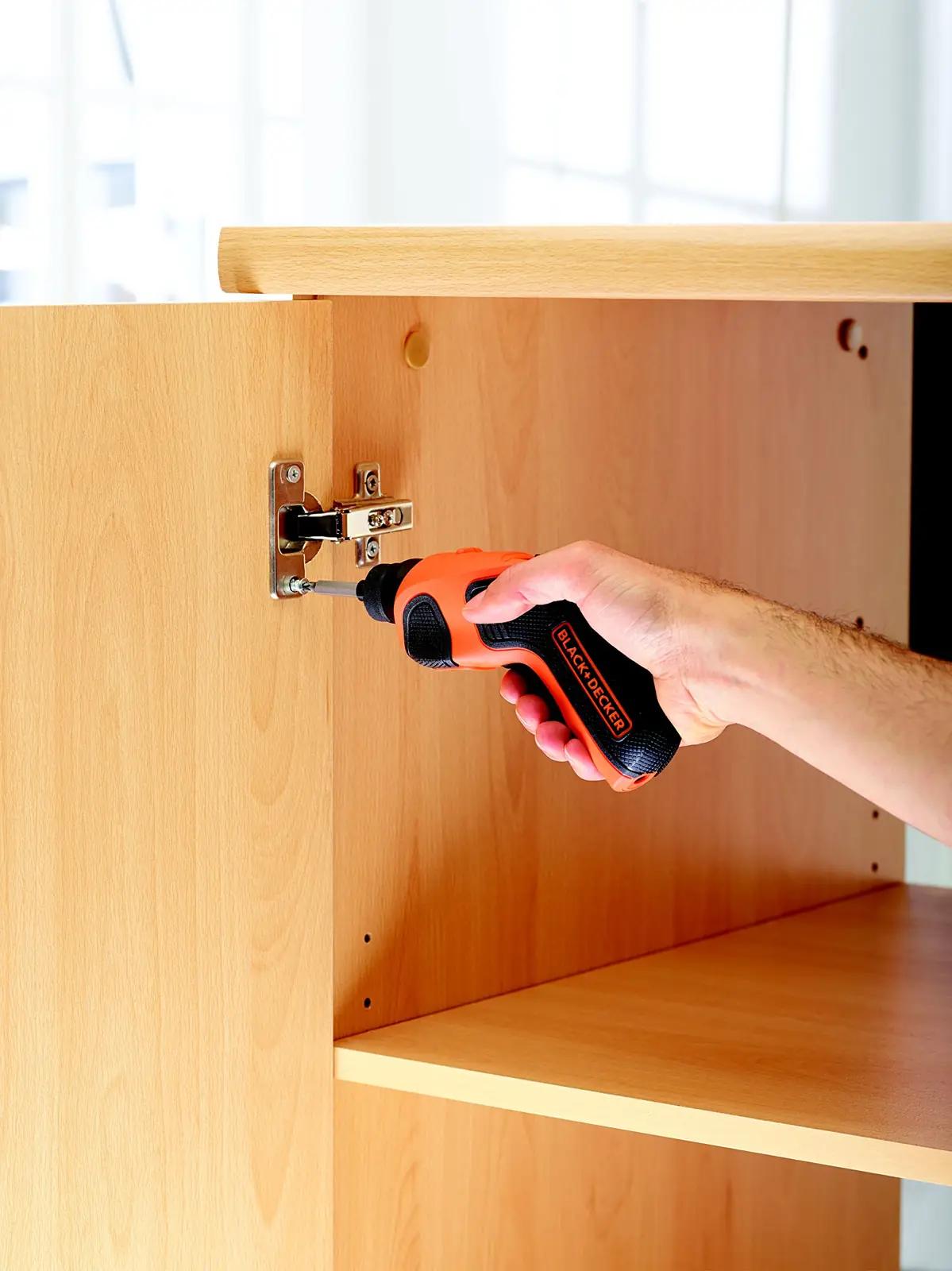 BLACK+DECKER kerge akunaelapuur ja kruvikeeraja – kasutusnäide