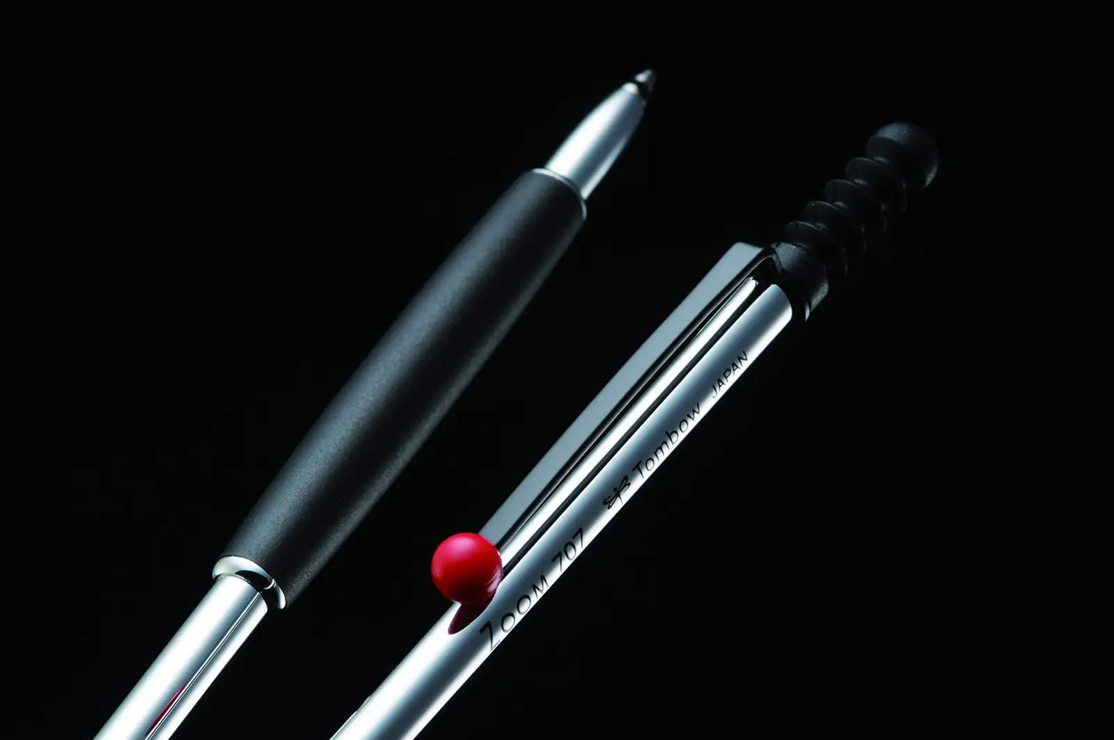 Tombow kirjutuspliiats Zoom707 Deluxe — mugav ja kerge plastik – kasutusnäide