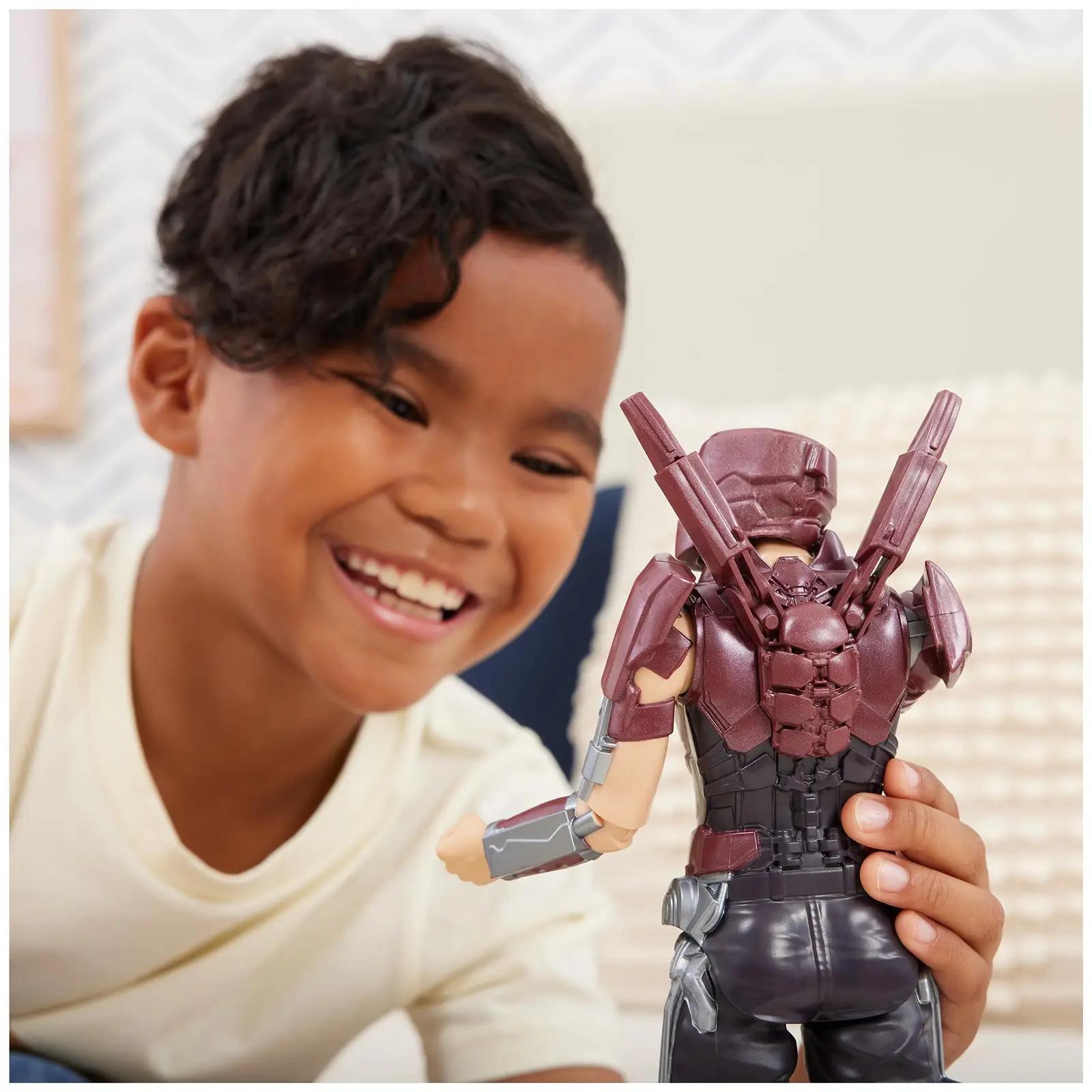 DC Comics detailne plastikust figuur – kink lastele ja kogujale – kasutusnäide