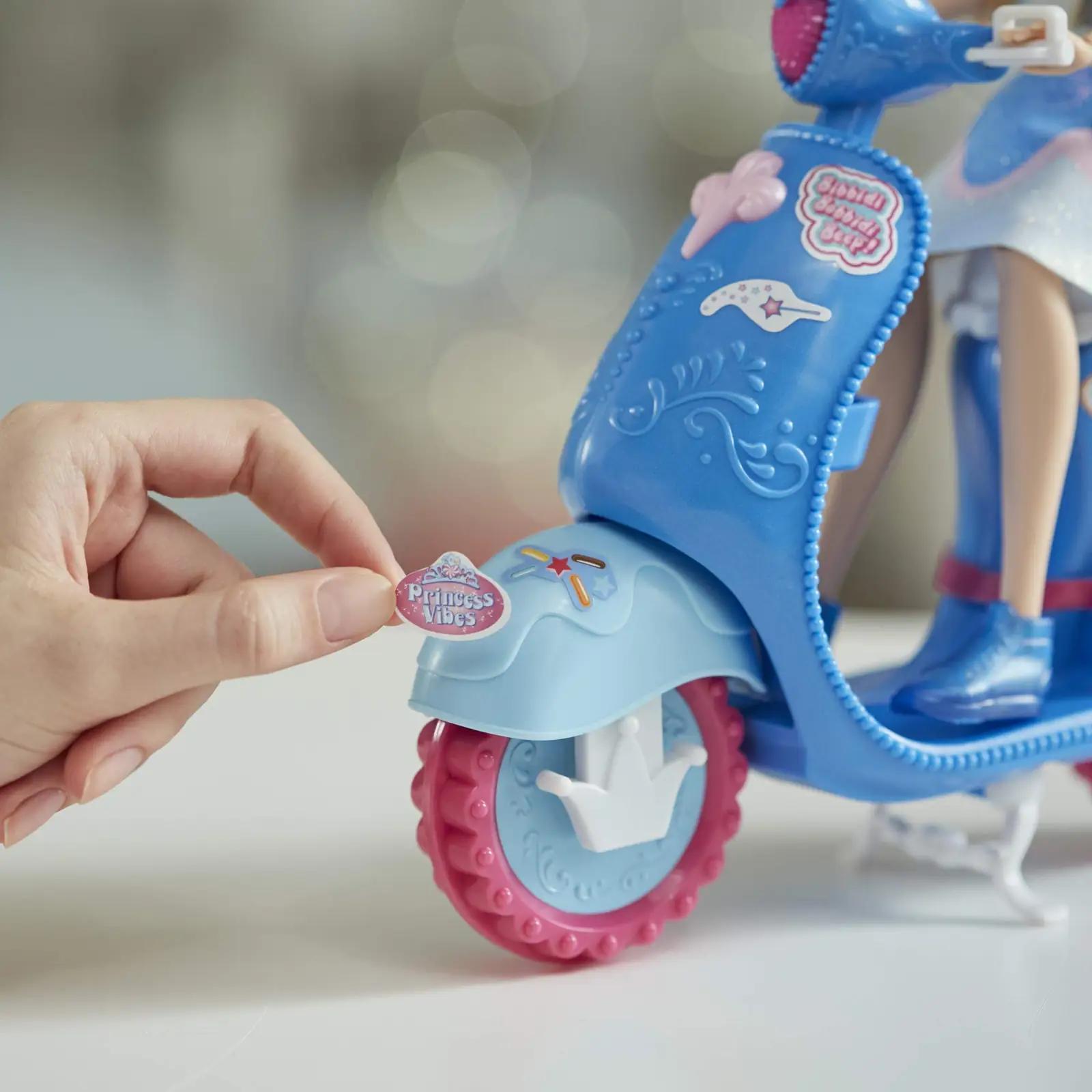 Disney Princess stiilne nukukomplekt rolleriga – pakend ja tarvikud