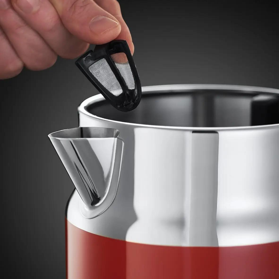 Russell Hobbs veekeetja 1,7 l roostevabast terasest – pakend ja tarvikud