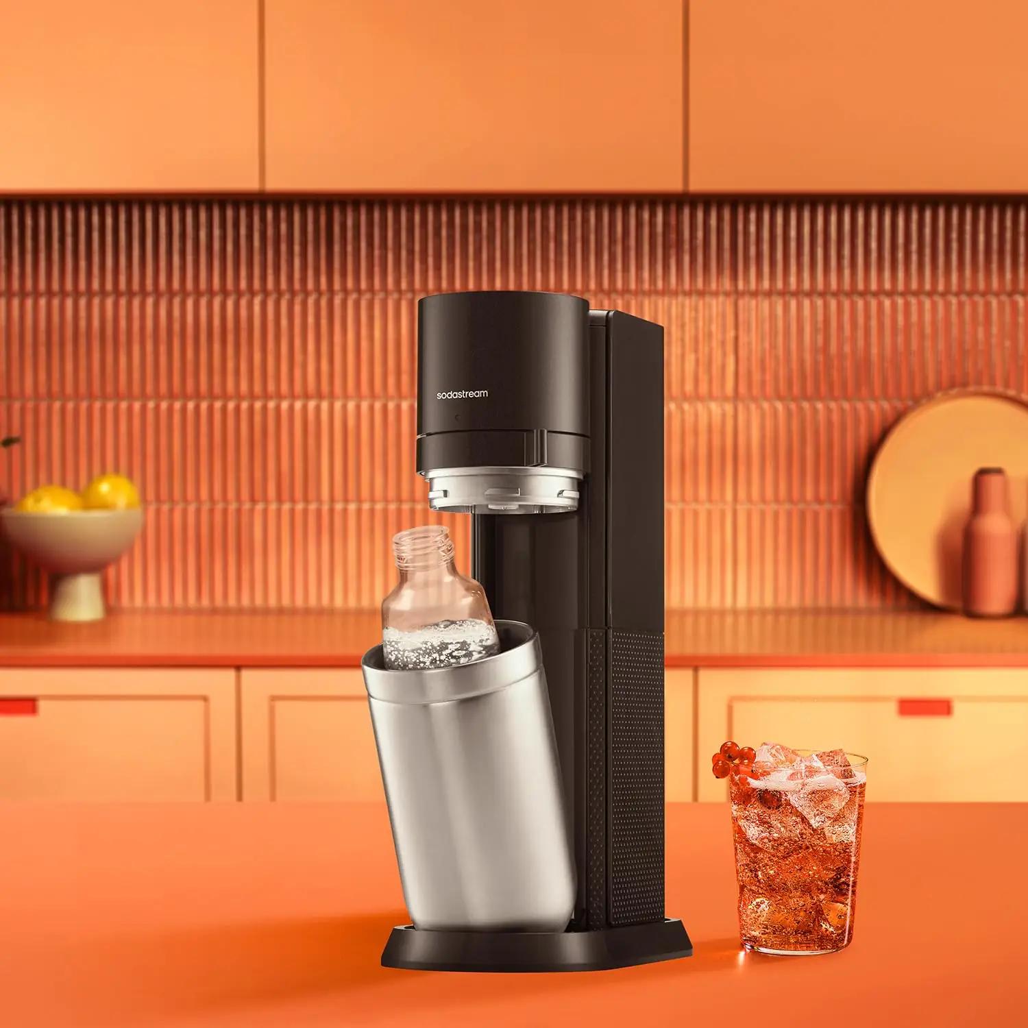 sodastream DUO vahuveemasin klaas- ja plastpudeliga – kasutusnäide