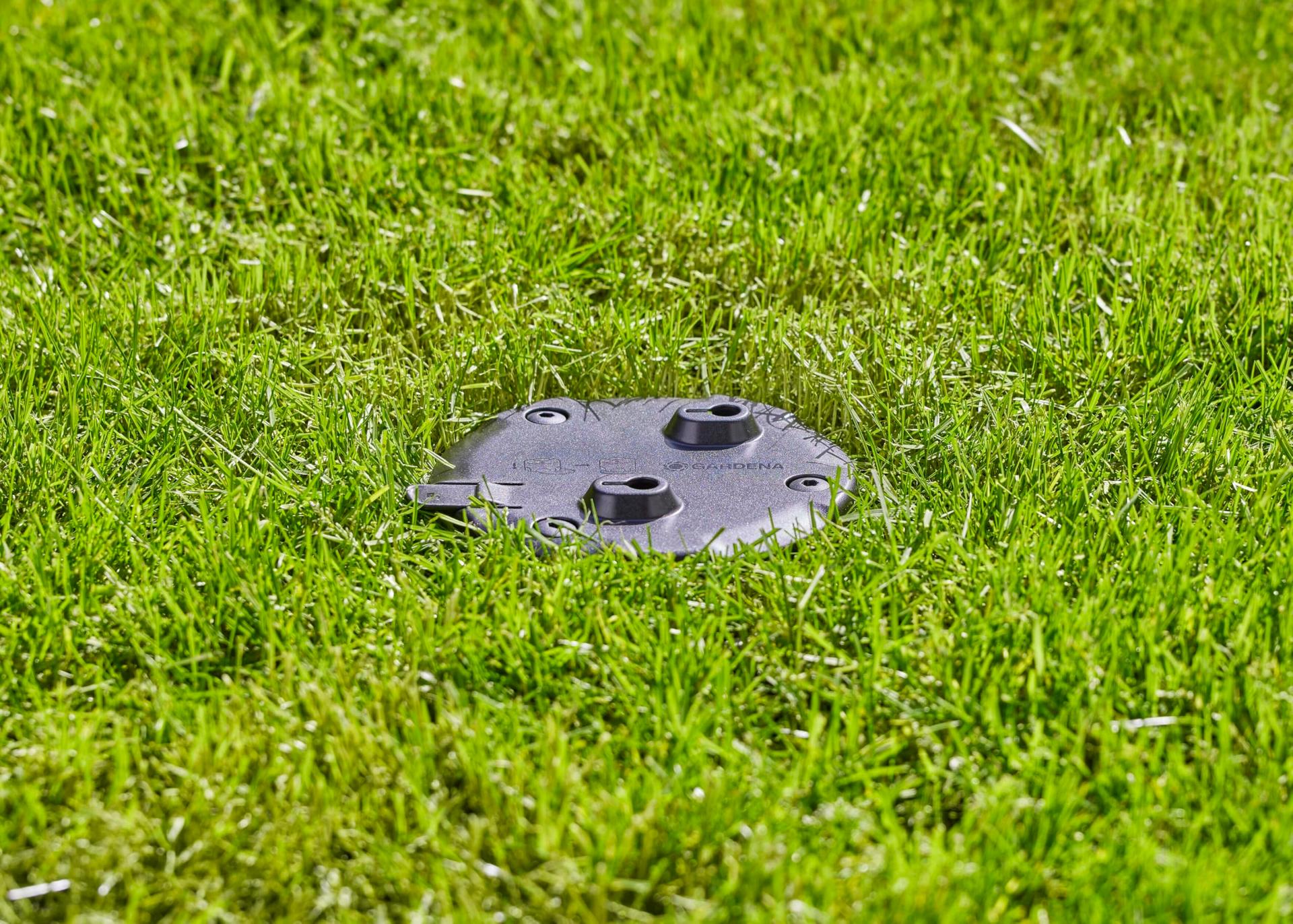 Gardena AquaPrecise paigaldusplaat maapinda kinnitamiseks, tumehall, 16022-20 – pakend ja tarvikud