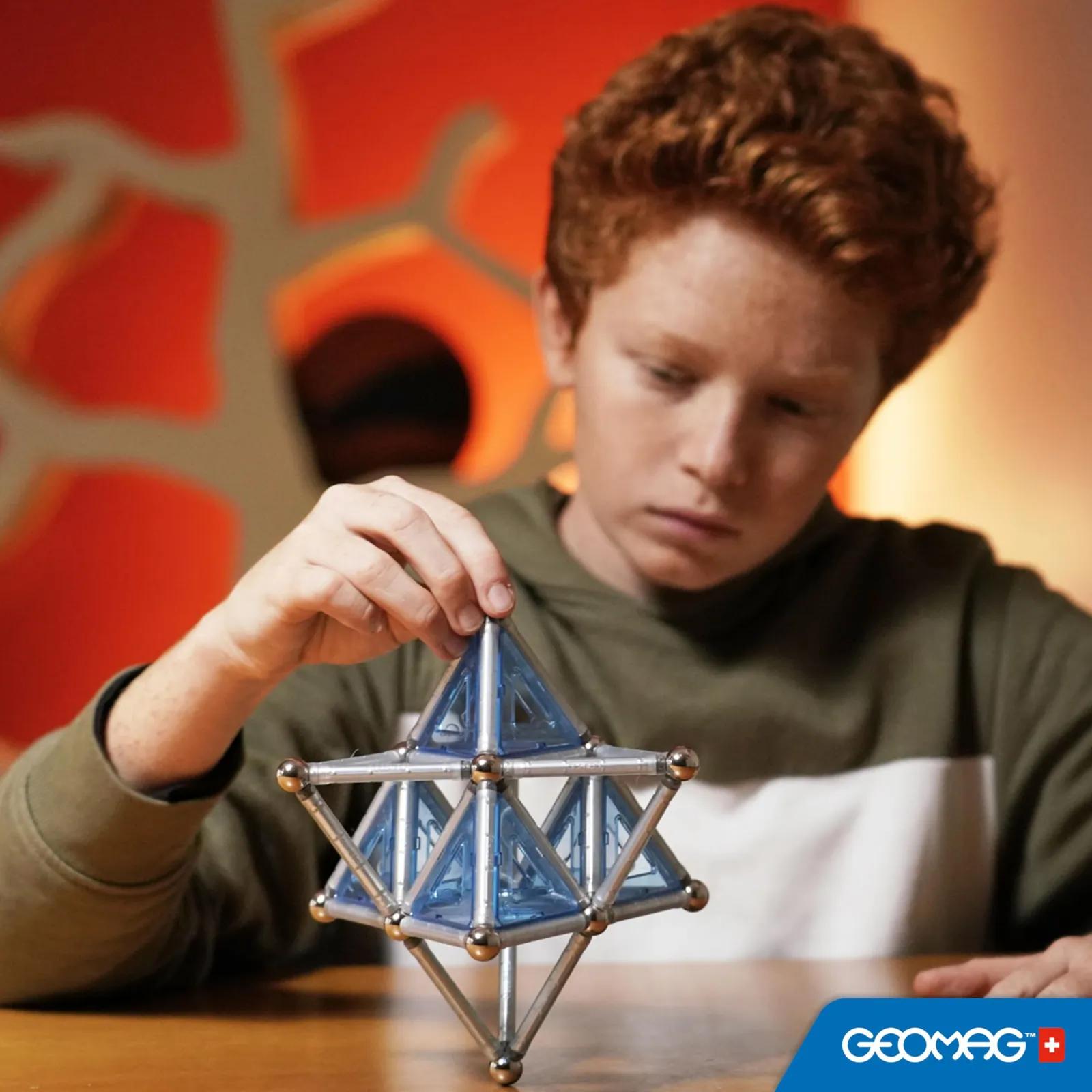 Geomag PRO-L magnetkonstruktor 110 osa, vardad, kuulid ja paneelid – kasutusnäide