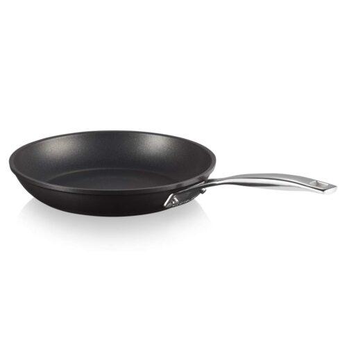 Le Creuset alumiiniumist mittenakkuv pann