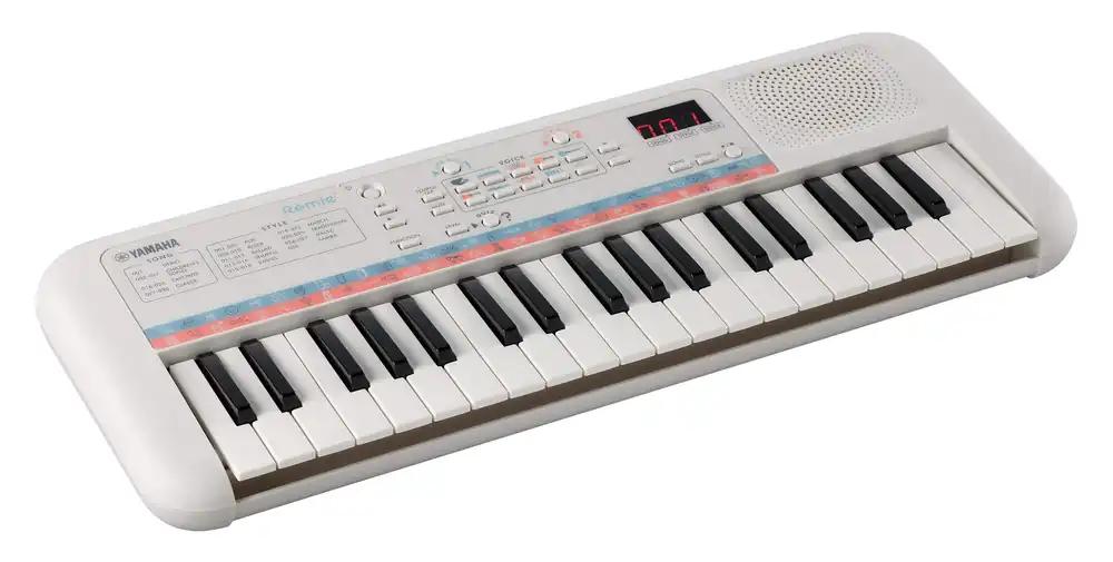 Yamaha Remie PSS-E30 Mini Klaviatuur, valge – Kompaktne ja kaasaskantav lasteklaviatuur mini-klahvide ja suurepärase heliga – Mini-kõrvaklappide pesaga