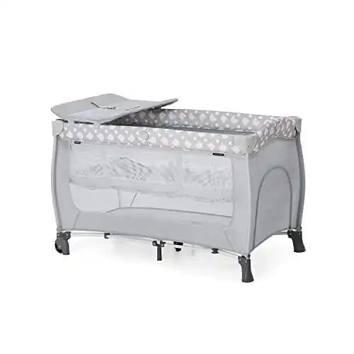 hauck beebide reisivoodi Sleep N Play Center koos vastsündinu voodiosaga, mähkimisaluse, kandekoti, rataste ja läbipääsuga, kompaktne kokkuklapitav, beebivoodi kuni 15 kg (Teddy Grey)