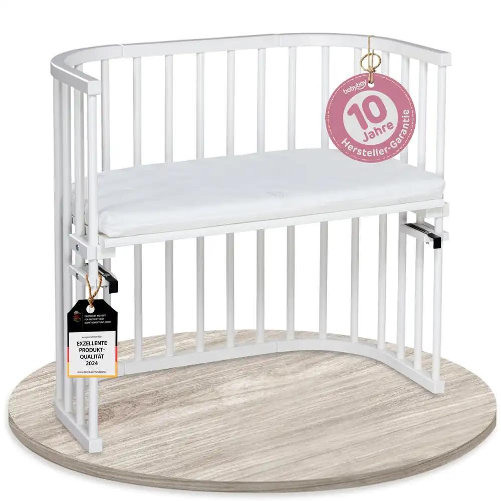 babybay Original kõrvalhoiduv beebivoodi täismassiivsest pöögipuidust koos Classic Soft madratsiga – reguleeritava kõrgusega, keskkonnasõbralik ja kasvav beebivoodi (valge viimistlus)