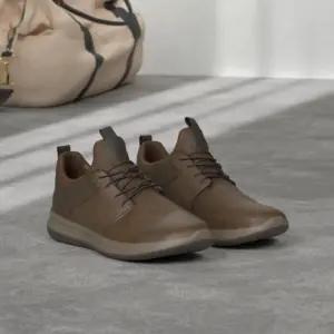 Skechers 65870 tossud ja spordijalatsid – detailne lähivaade