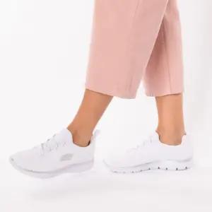 Skechers 149037 tennised ja spordijalatsid – detailne lähivaade
