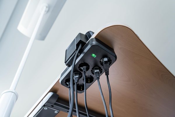 brennenstuhl®estilo Duplex lauaarvuti pistikupesade jaotur lüliti ja ülepinge kaitsega (pistikupesade jaotur USB C Power Delivery