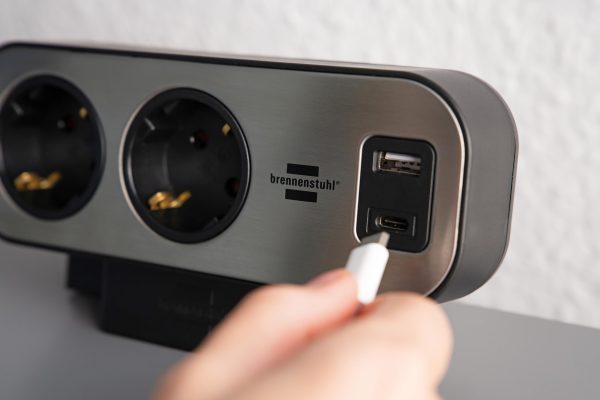 brennenstuhl®estilo Duplex lauaarvuti pistikupesade jaotur lüliti ja ülepinge kaitsega (pistikupesade jaotur USB C Power Delivery
