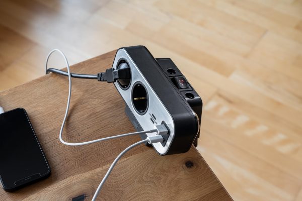 brennenstuhl®estilo Duplex lauaarvuti pistikupesade jaotur lüliti ja ülepinge kaitsega (pistikupesade jaotur USB C Power Delivery